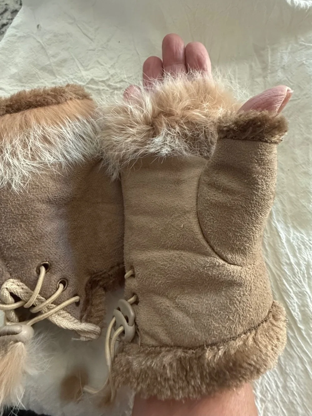 NWOT faux fur fingerless gloves.